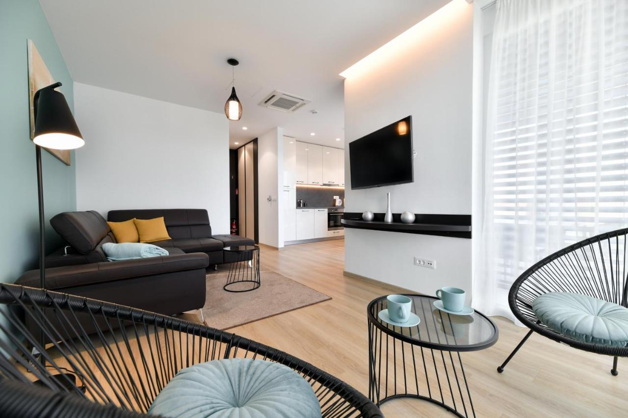 Crowonder Apartments & Rooms Oaza With Heated Swimming Pool And Sauna Turanj Exterior foto