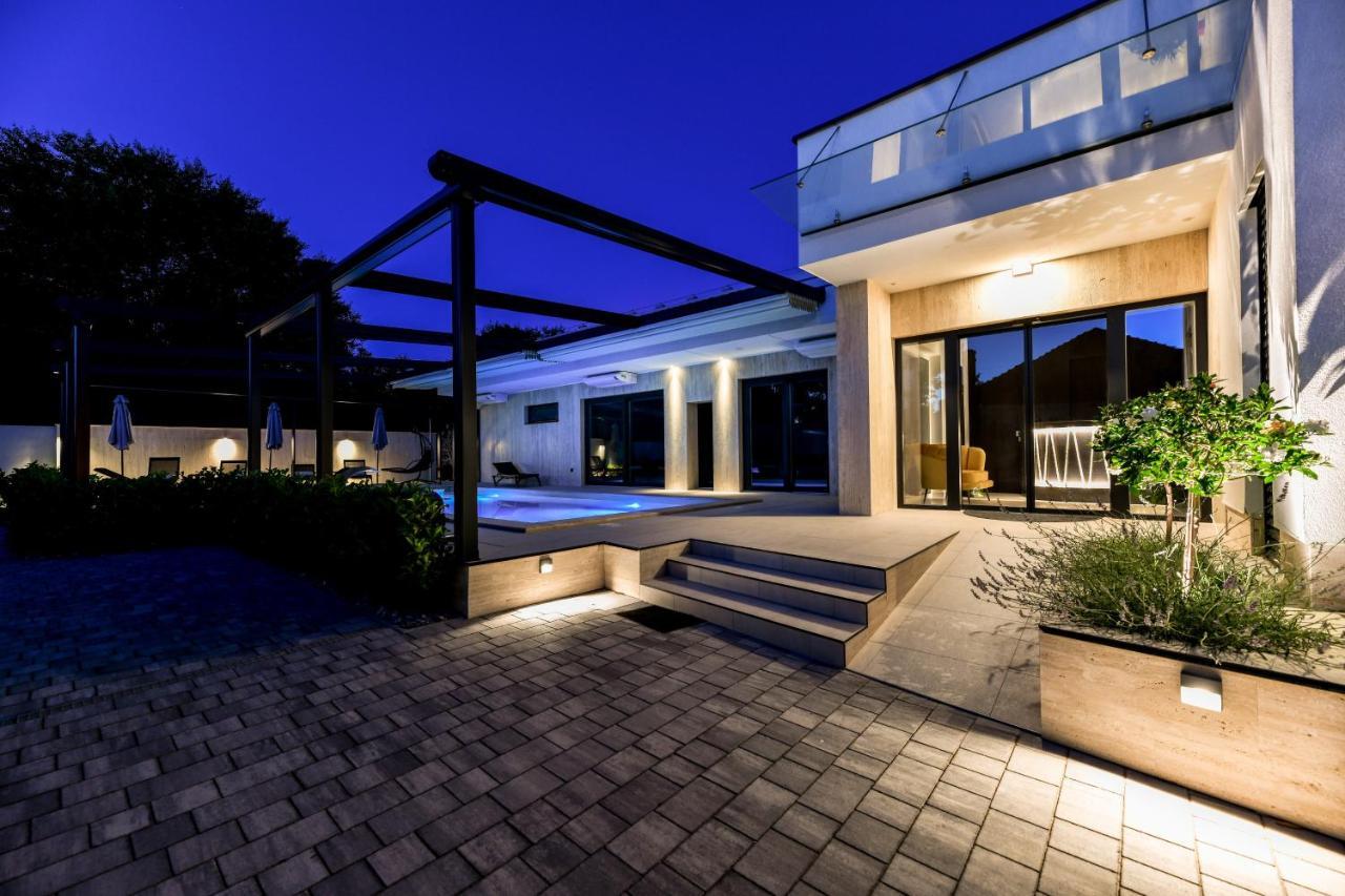 Crowonder Apartments & Rooms Oaza With Heated Swimming Pool And Sauna Turanj Exterior foto