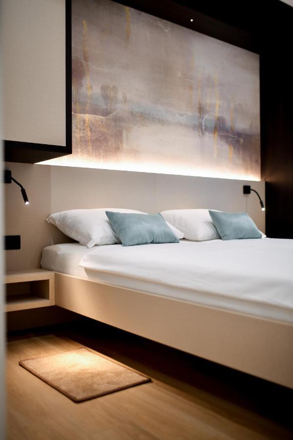 Crowonder Apartments & Rooms Oaza With Heated Swimming Pool And Sauna Turanj Exterior foto