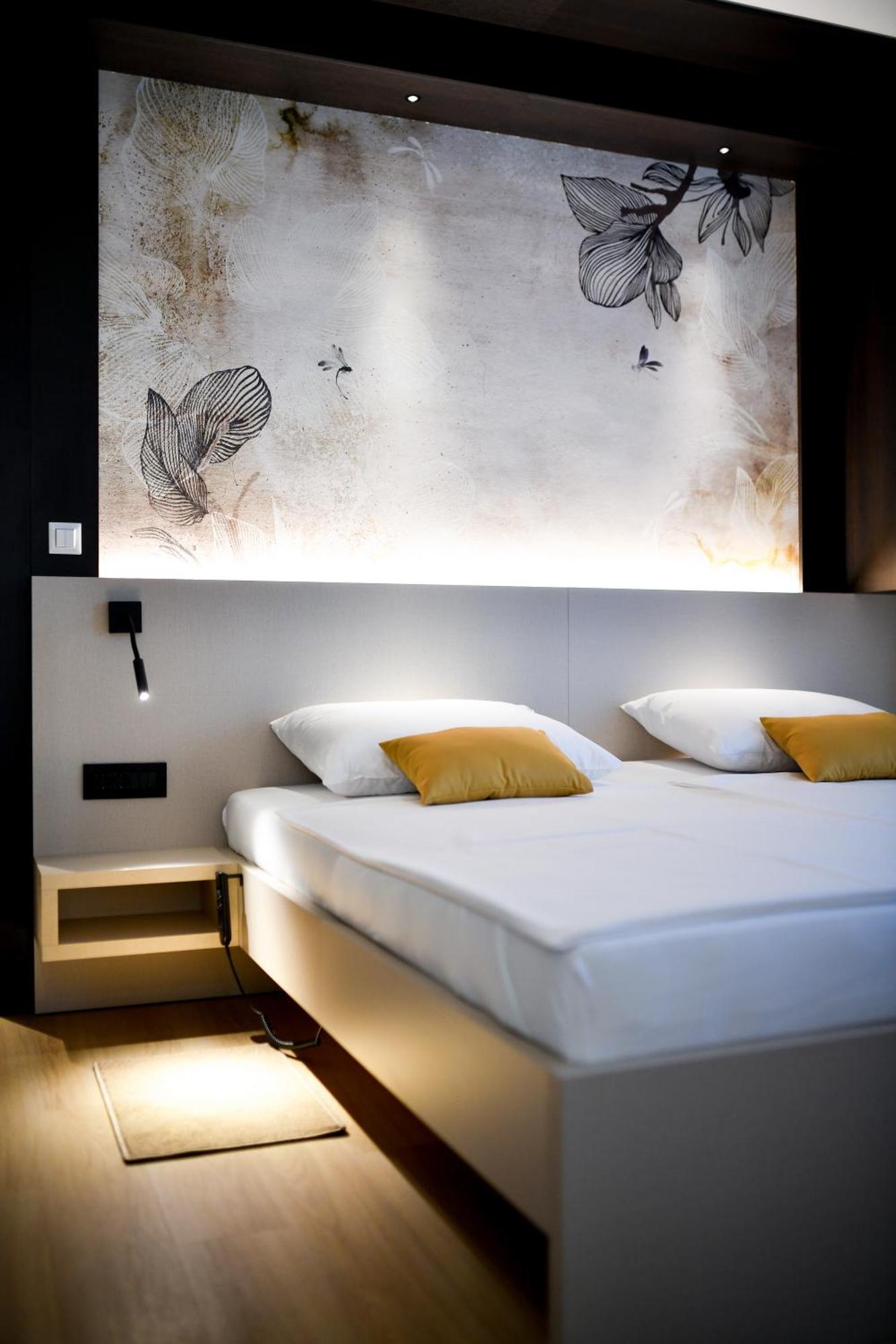 Crowonder Apartments & Rooms Oaza With Heated Swimming Pool And Sauna Turanj Exterior foto